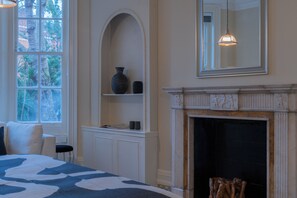 Apartamento luxo, 3 quartos | Escrivaninha, ferros/tábuas de passar roupa, berços grátis