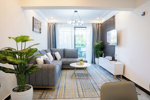 Appartement supérieur, 1 chambre, salle de bain privée, vue sur la ville | Aire de séjour