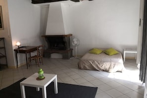 3 bedrooms, desk, iron/ironing board, travel cot - Street duplex downtown Grenoble (Grenoble)