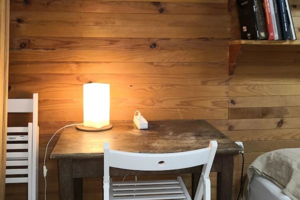 3 dormitoris, escriptori i planxa i posts de planxar 