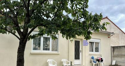 MAISON CHARMANTE ET TRANQUILLE - ANIMAUX ACCEPTĂS
