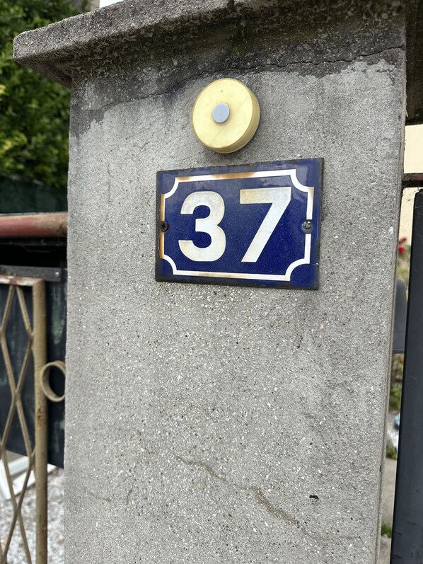 Exterior detail - CHARMING, QUIET HOUSE - PETS WELCOME (Drancy)