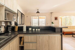 Kühlschrank, Mikrowelle, Toaster