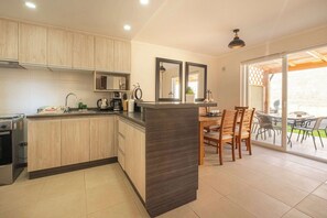 Kühlschrank, Mikrowelle, Toaster