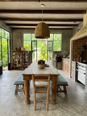 Dining - Charming 1- bedroom house with WiFi and AC in Francisco Uh May (Francisco Uh May)