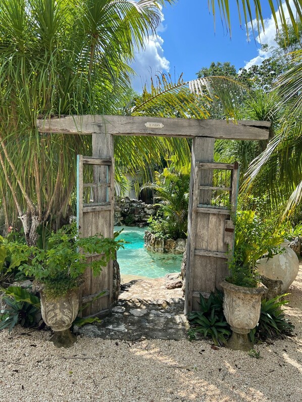 Pool - Charming 1- bedroom house with WiFi and AC in Francisco Uh May (Francisco Uh May)