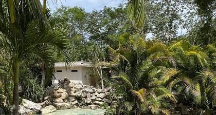 Charming 1- bedroom house with WiFi and AC in Francisco Uh May