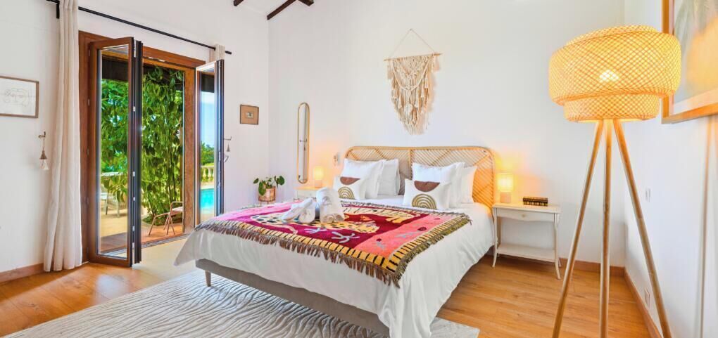 5 bedrooms, desk, iron/ironing board, free WiFi