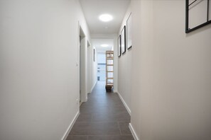 Leilighet – deluxe, 2 soverom | Skrivebord, lydisolert, wi-fi (inkludert) og sengetøy