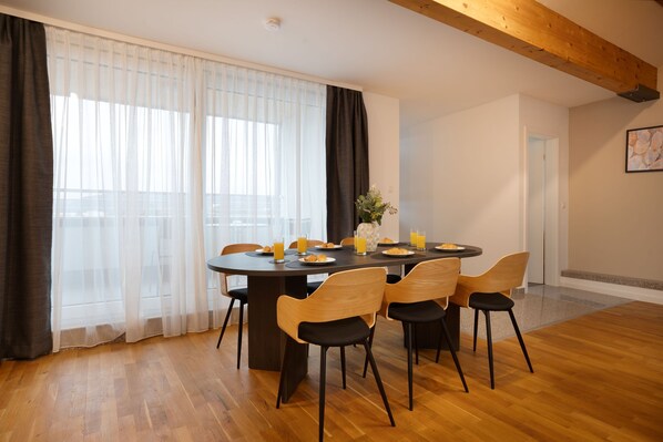 Family Apartment, 1 Bedroom, Balcony | Desk, soundproofing, free WiFi, bed sheets - Schöne Apartments in Bad Honnef (Bad Honnef)