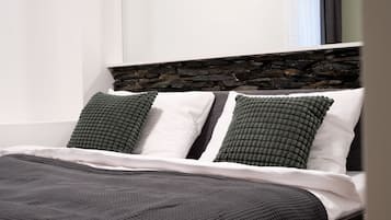 Deluxe-Apartment, 1 Queen-Bett und Schlafsofa | 1 Schlafzimmer, Schreibtisch, schallisolierte Zimmer, kostenloses WLAN