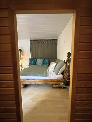 3 soverom, skrivebord, reiseseng for barn og wi-fi (inkludert)