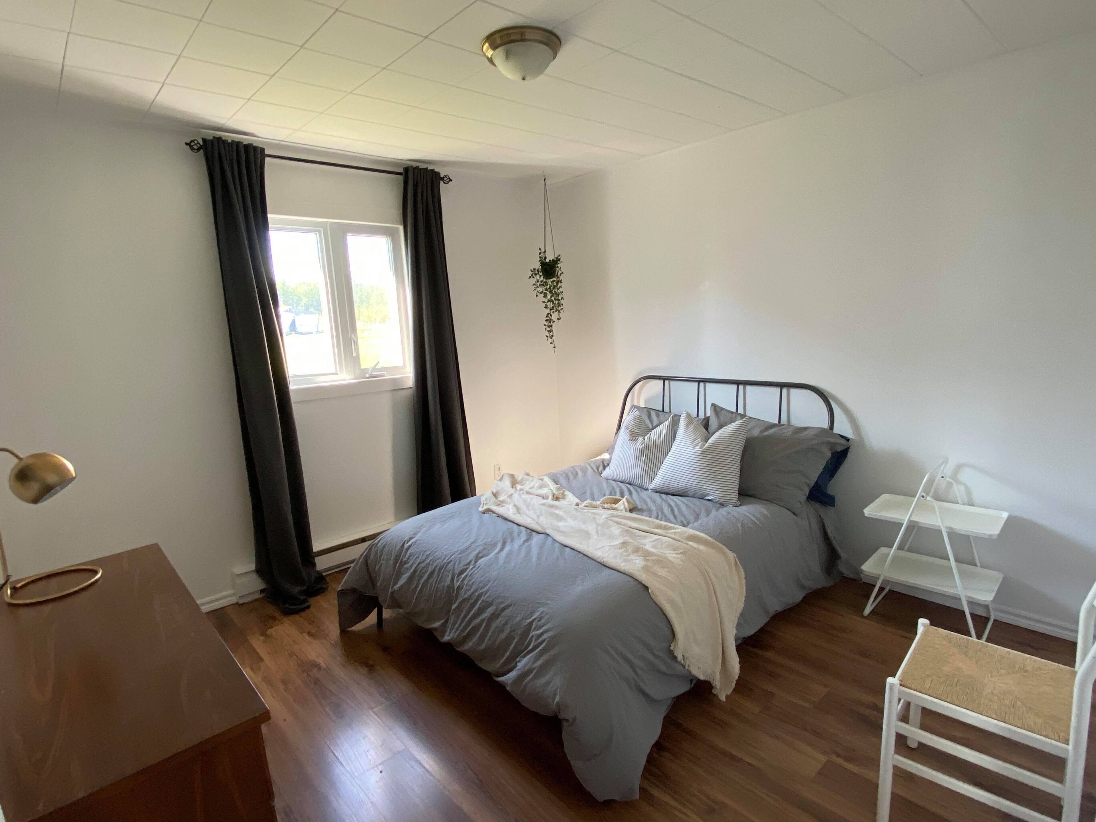 3 bedrooms, desk, iron/ironing board, free WiFi