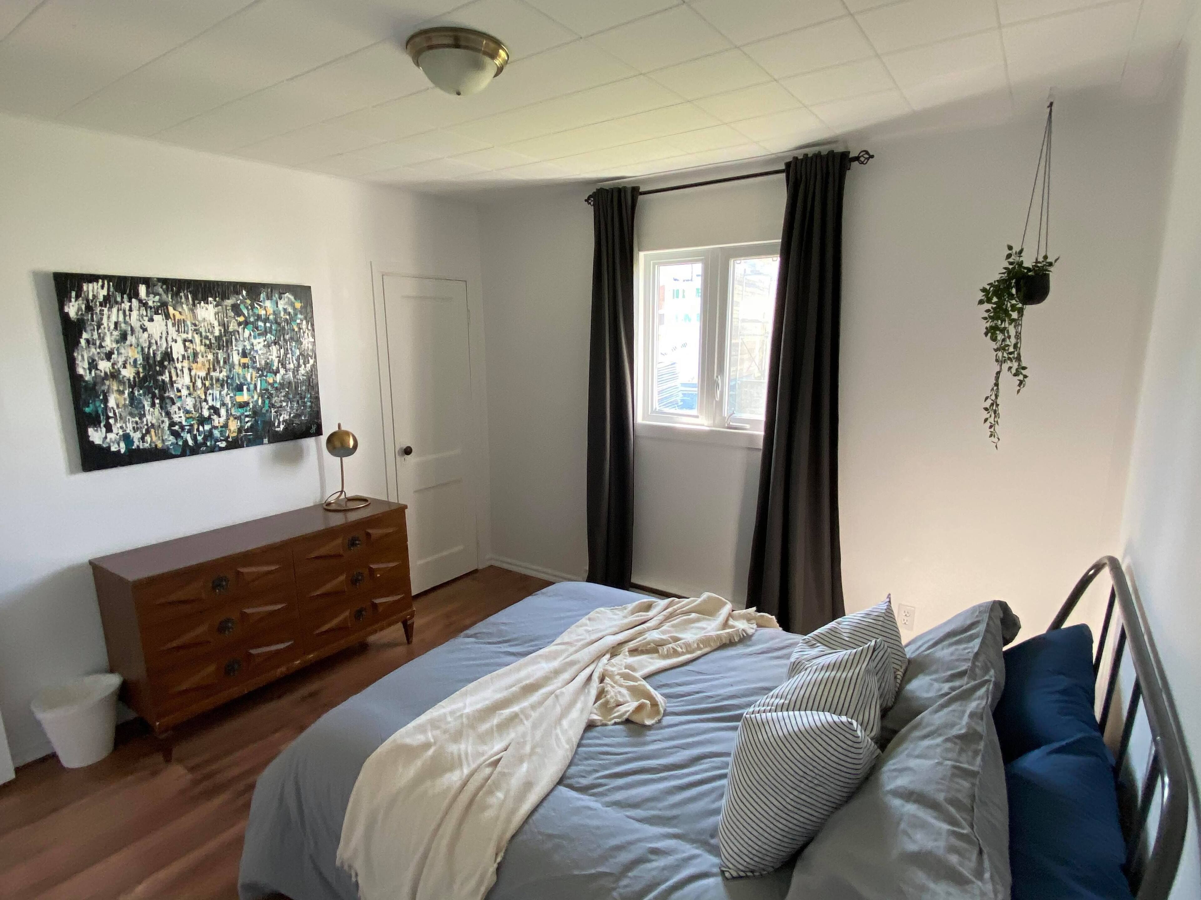 3 bedrooms, desk, iron/ironing board, free WiFi