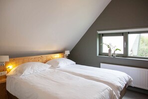 4 bedrooms, travel cot, WiFi