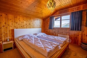 ベーシック アパートメント | 2 室のベッドルーム、ノートパソコン用作業スペース、ベッドシーツ