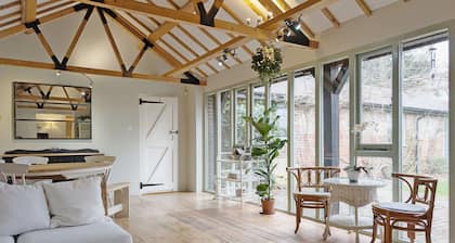 A barn conversion that sleeps 12 guests in 6 bedrooms