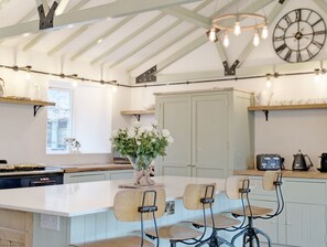 Réfrigérateur, micro-ondes, four, lave-vaisselle