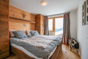 Chalet básico | 3 habitaciones y espacio para trabajar con laptop 