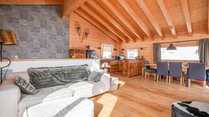Alpehytte – basic | Oppholdsområde | Peis