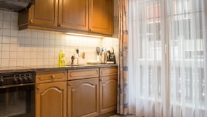 Basic Apartment | Private kitchen | Fridge, oven, dishwasher, electric kettle - Chalet Wurzenbord 1 (Bettmeralp)