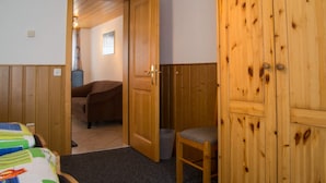 Basic Apartment | 3 bedrooms, laptop workspace, bed sheets - Chalet Wurzenbord 1 (Bettmeralp)