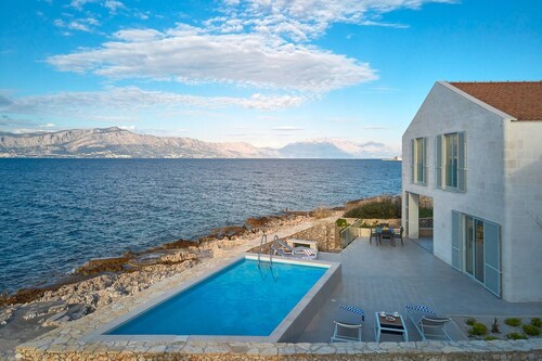 Luxury Seafront Villa Casa Familija Brac with Pool