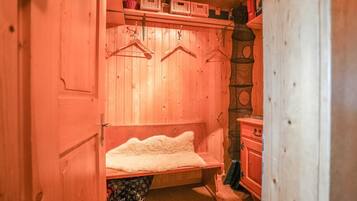 Basic Chalet | Interior