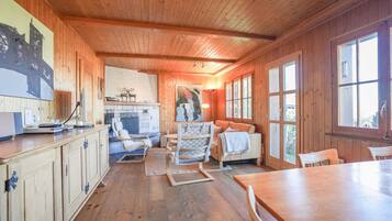 Basic Chalet | Living area | Fireplace