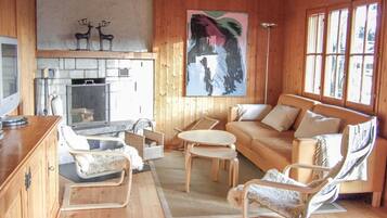 Basic Chalet | Living area | Fireplace