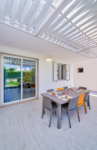 Ibiscus-Iblee, holiday home with garden 100 mt from the sea