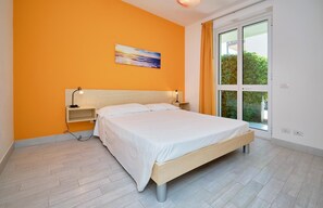 3 slaapkamers, een strijkplank/strijkijzer, gratis wifi, beddengoed