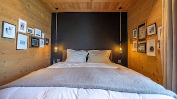Basic Chalet | 2 bedrooms, laptop workspace, bed sheets