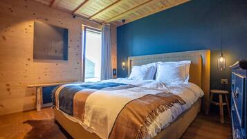 Basic Chalet | 2 bedrooms, laptop workspace, bed sheets