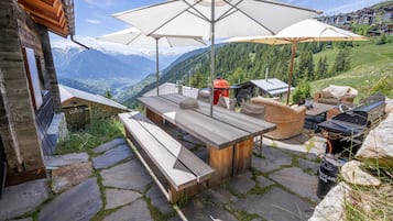 Basic Chalet | Outdoor dining