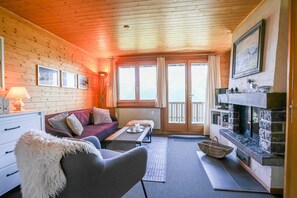 Apartament bàsic | Sala d'estar | Televisor i llar de foc