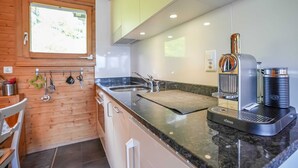 Basic Apartment | Private kitchen | Fridge, oven, dishwasher, electric kettle - Chez Eddy (Bettmeralp)