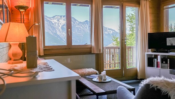 Basic Apartment | Living area | TV, fireplace - Chez Eddy (Bettmeralp)