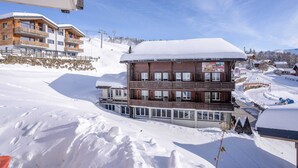 Unclassified image, 3 of 27, button - Krone Apartment (Bettmeralp)