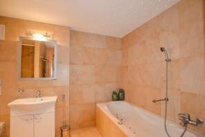 Bathroom - Topas 7 (Bettmeralp)