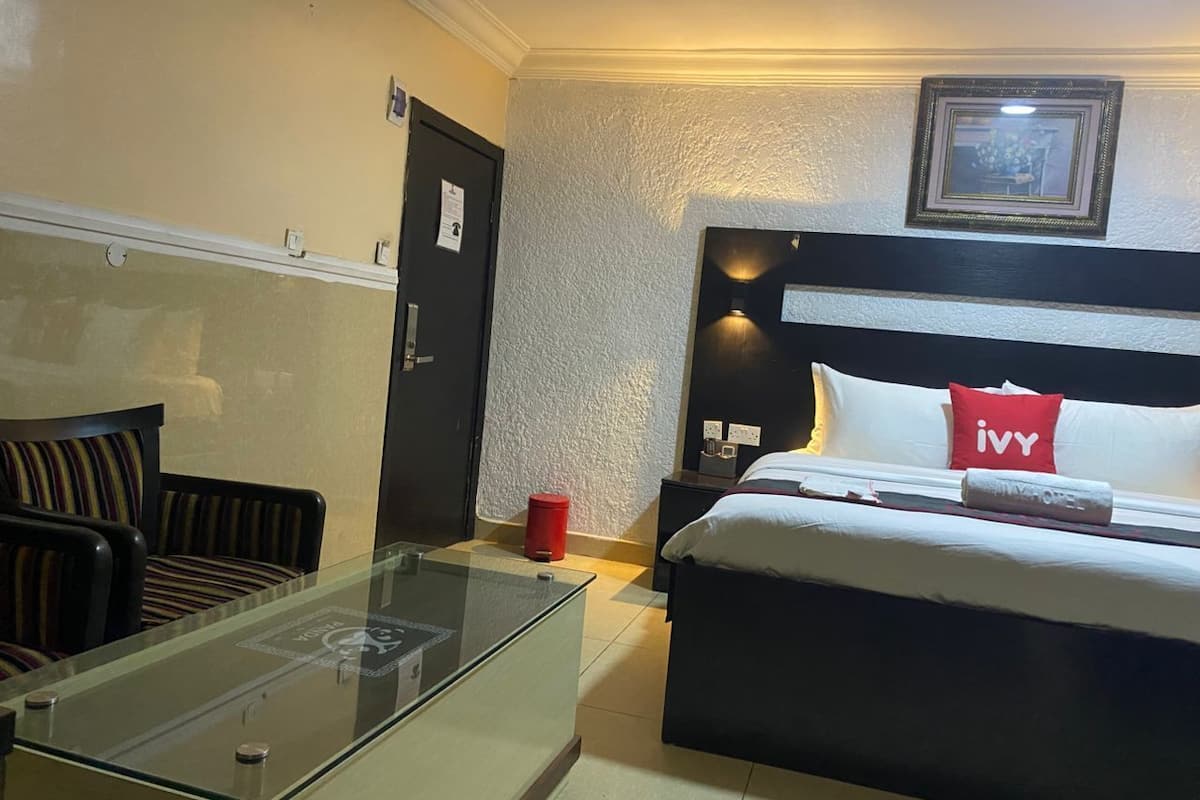 Premium Room, City View | 1 bedroom, premium bedding, desk, laptop workspace
