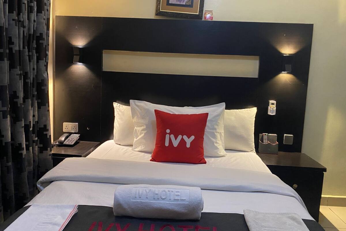 Basic Room | Premium bedding, desk, laptop workspace, soundproofing