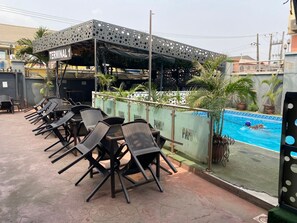 Poolside bar - Aotel Hotels & Suites (Ojota) (Lagos)