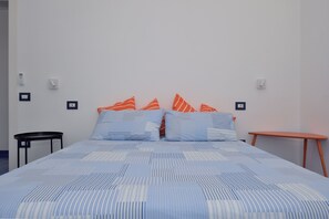 1 bedroom, iron/ironing board, travel crib, free WiFi - The Bell Tower Clock with panoramic views (Minori)