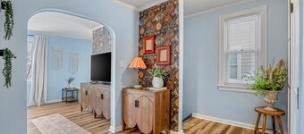 BoHo by the Beach: Charming 2-bedroom apartment in the heart of Port Clinton