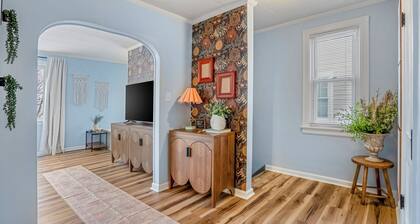 BoHo by the Beach: Charming 2-bedroom apartment in the heart of Port Clinton