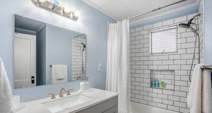 BoHo by the Beach: Charming 2-bedroom apartment in the heart of Port Clinton