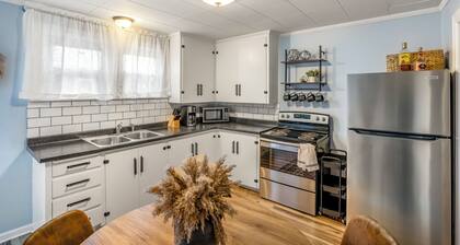 BoHo by the Beach: Charming 2-bedroom apartment in the heart of Port Clinton