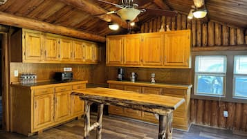 KylskÄp, mikrovÄgsugn, ugn och spishÀll