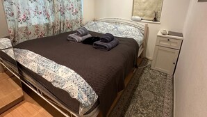 Dobbeltrom, byutsikt | Italienske Frette-laken, sengetøy av topp kvalitet og wi-fi (inkludert)